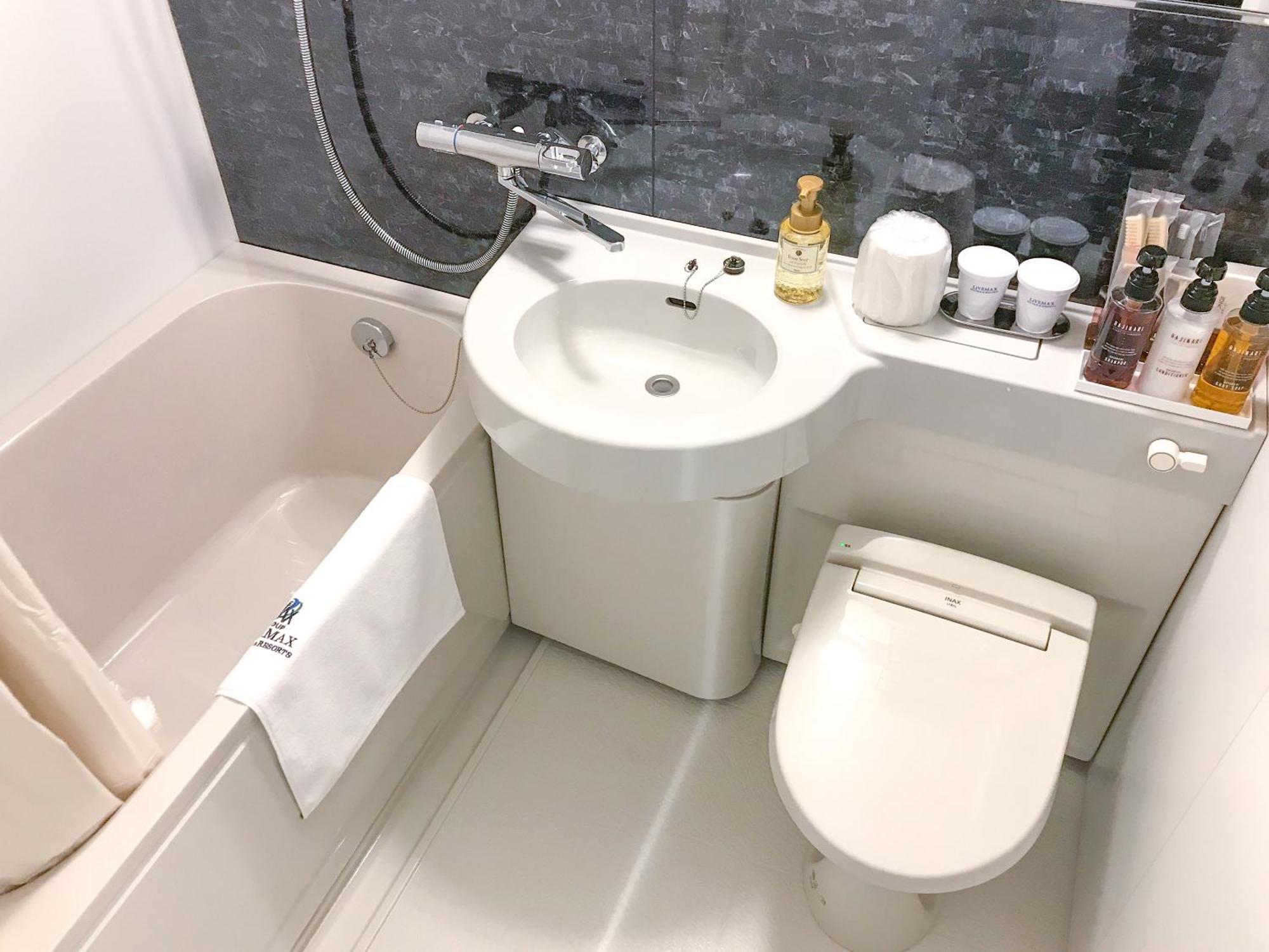 Hotel Livemax Budget Iyo Mishima Shikokuchuo Buitenkant foto