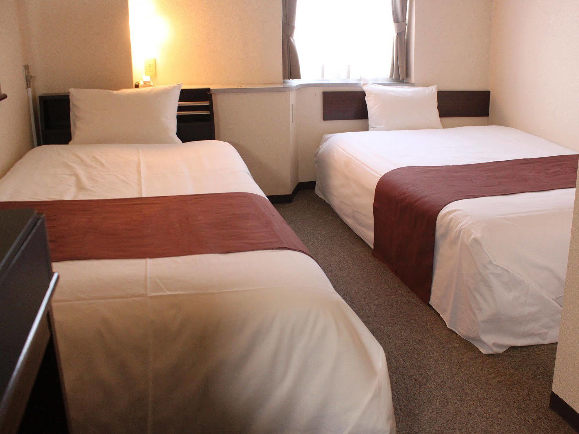 Hotel Livemax Budget Iyo Mishima Shikokuchuo Buitenkant foto