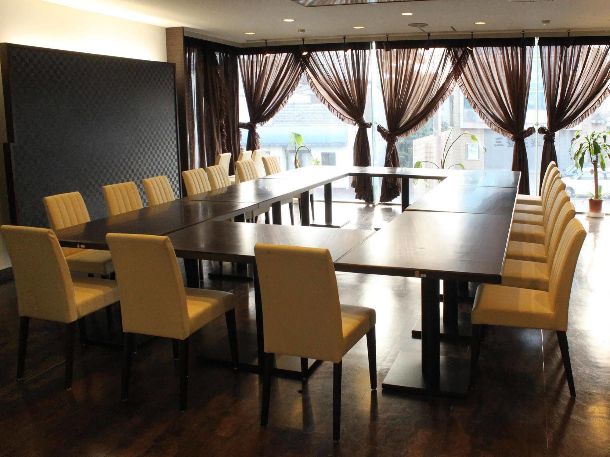 Hotel Livemax Budget Iyo Mishima Shikokuchuo Buitenkant foto